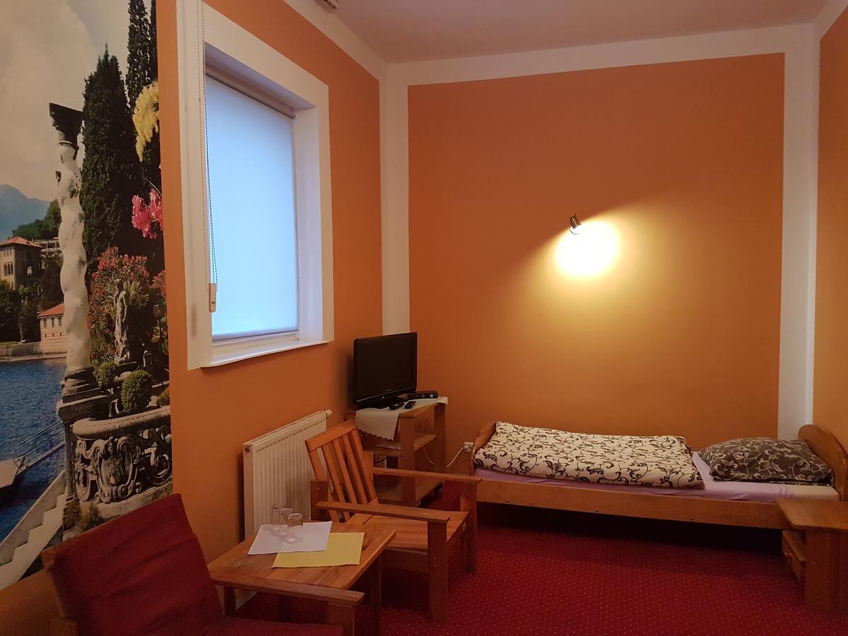 Chrobry Hotel Szprotawa Luaran gambar